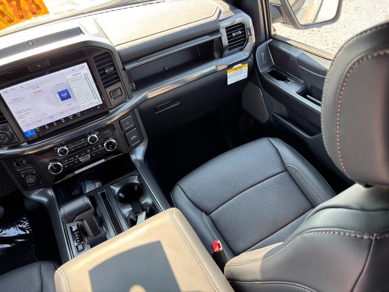 Ford F-150 Vehicle Full-screen Gallery Image 16