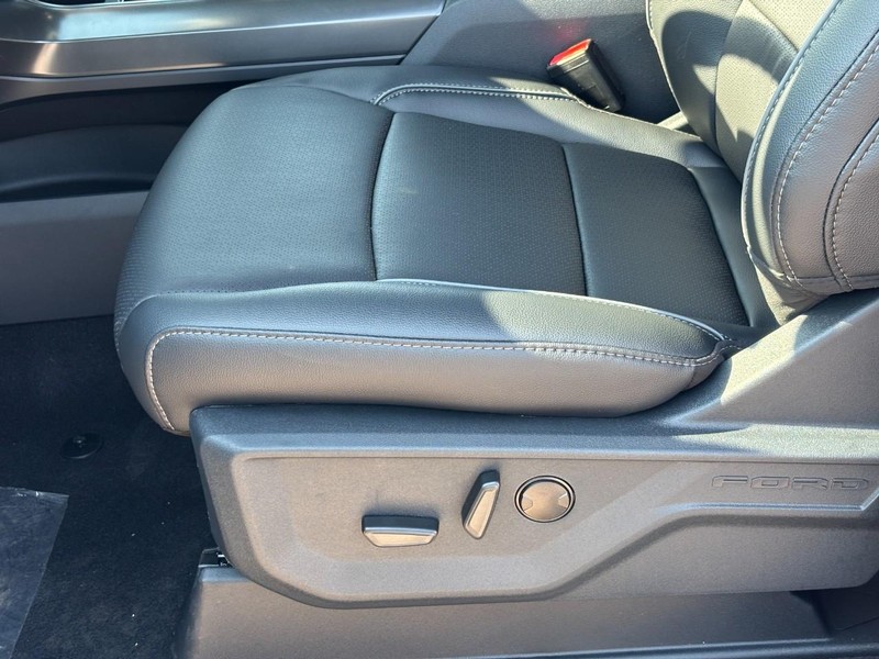 Ford F-150 Vehicle Full-screen Gallery Image 17