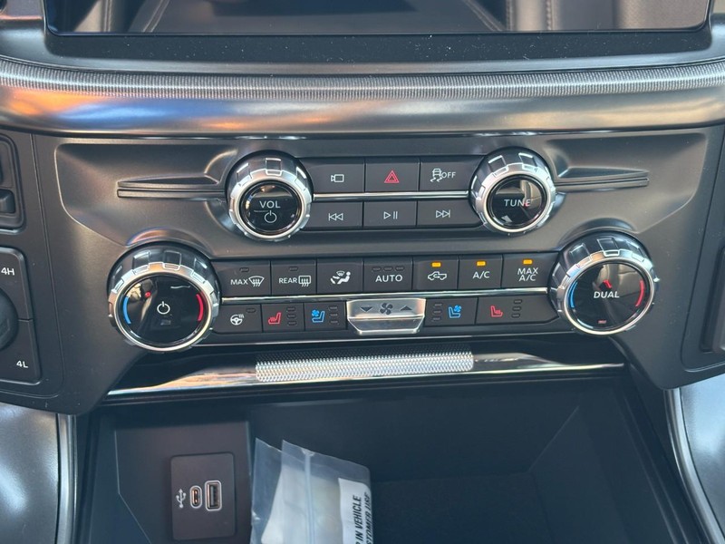 Ford F-150 Vehicle Full-screen Gallery Image 25