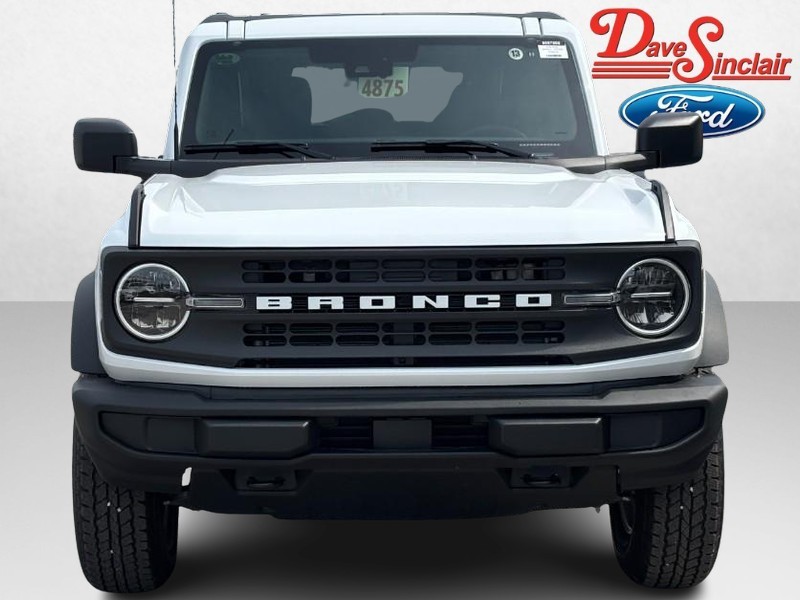 Ford Bronco Vehicle Full-screen Gallery Image 02