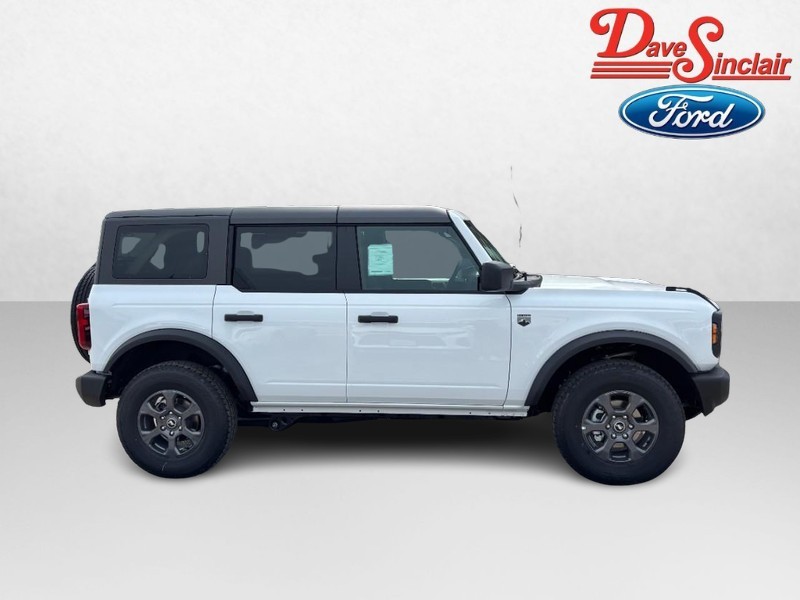 Ford Bronco Vehicle Full-screen Gallery Image 05