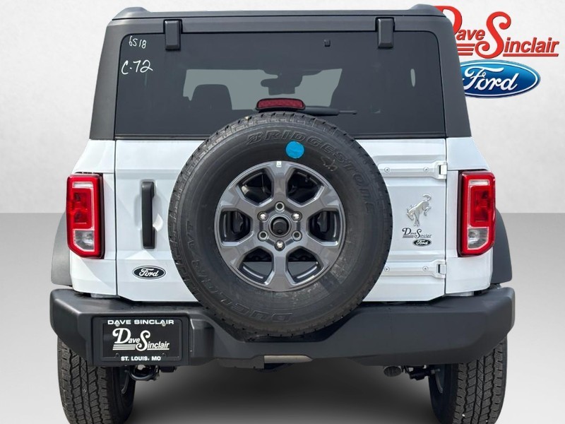 Ford Bronco Vehicle Full-screen Gallery Image 08
