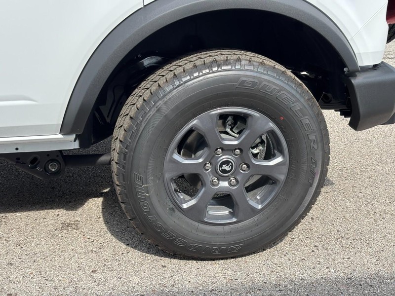 Ford Bronco Vehicle Full-screen Gallery Image 12