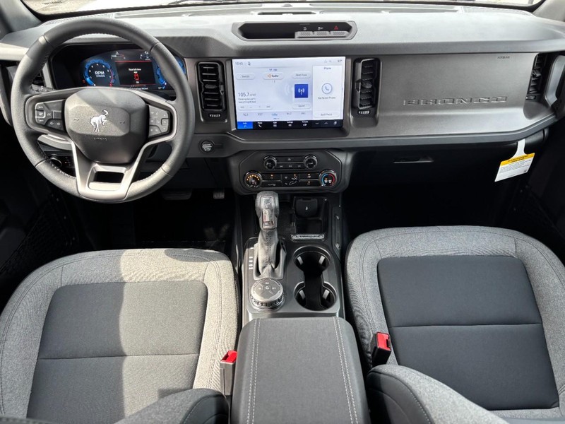 Ford Bronco Vehicle Full-screen Gallery Image 15