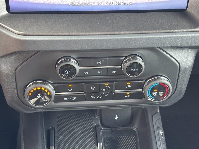 Ford Bronco Vehicle Full-screen Gallery Image 24