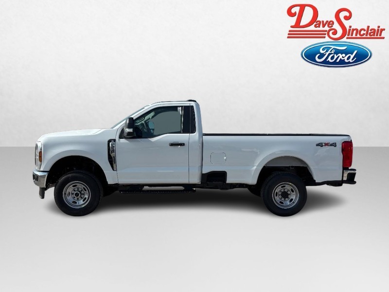 Ford Super Duty F-250 SRW Vehicle Full-screen Gallery Image 10