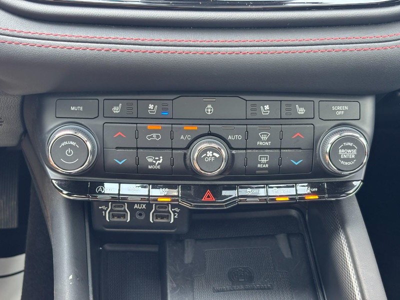 Dodge Durango Vehicle Full-screen Gallery Image 24