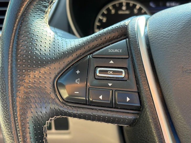 Nissan Maxima Vehicle Full-screen Gallery Image 20