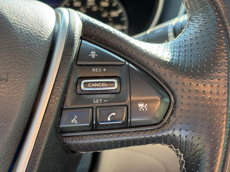 Nissan Maxima Vehicle Full-screen Gallery Image 21