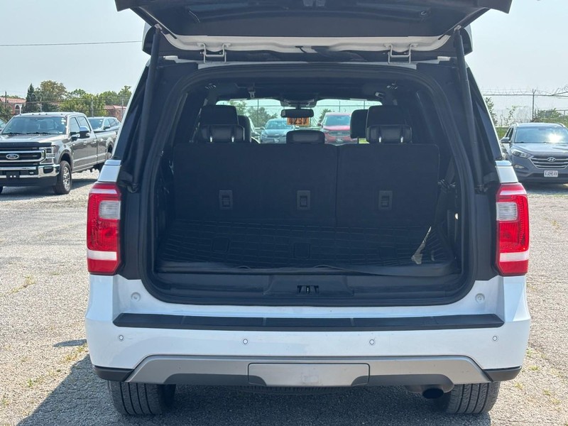 Ford Expedition Vehicle Full-screen Gallery Image 11