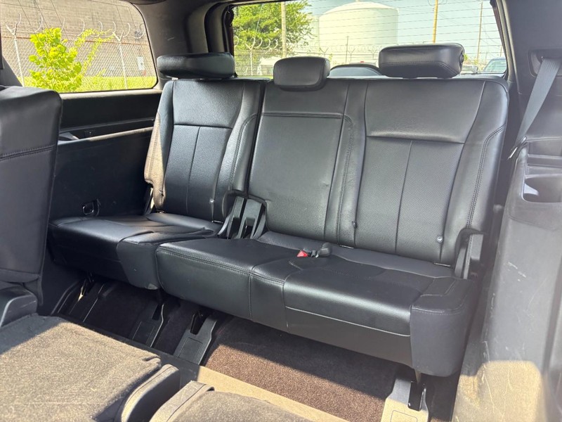 Ford Expedition Vehicle Full-screen Gallery Image 13