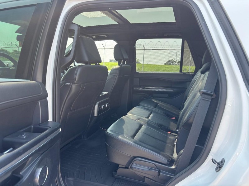 Ford Expedition Vehicle Full-screen Gallery Image 14
