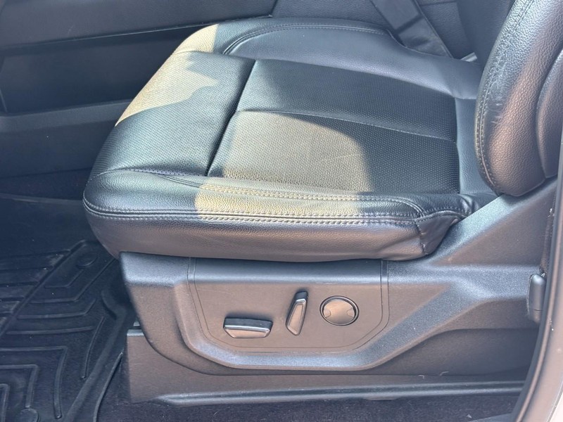 Ford Expedition Vehicle Full-screen Gallery Image 18
