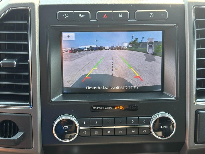 Ford Expedition Vehicle Full-screen Gallery Image 24