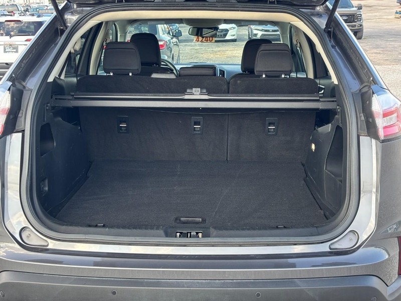 Ford Edge Vehicle Full-screen Gallery Image 11