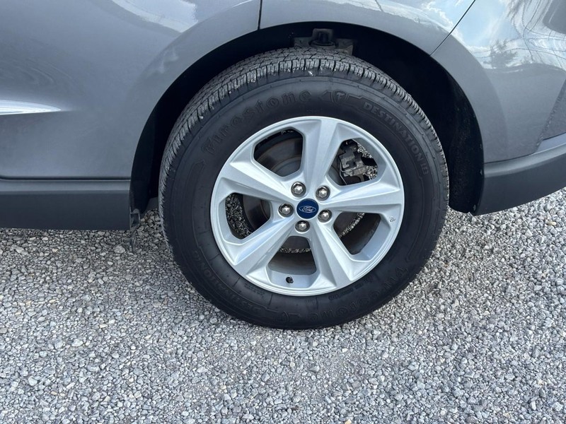 Ford Edge Vehicle Full-screen Gallery Image 12