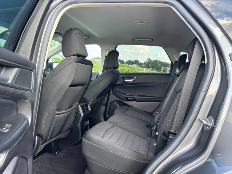 Ford Edge Vehicle Full-screen Gallery Image 13