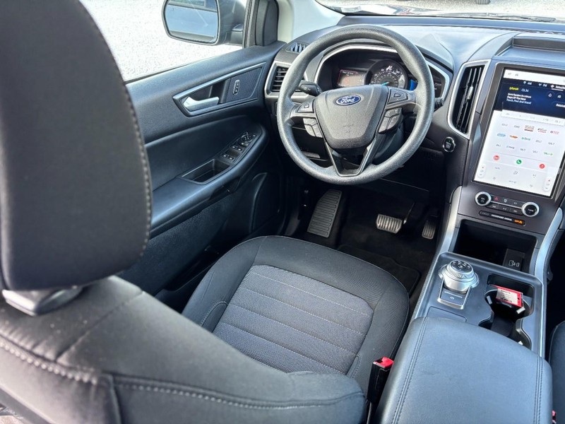 Ford Edge Vehicle Full-screen Gallery Image 14