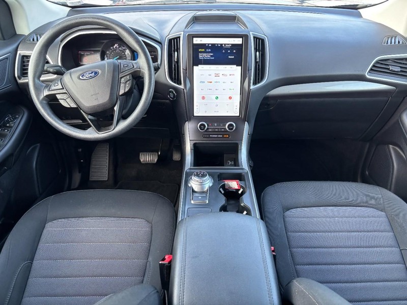 Ford Edge Vehicle Full-screen Gallery Image 15
