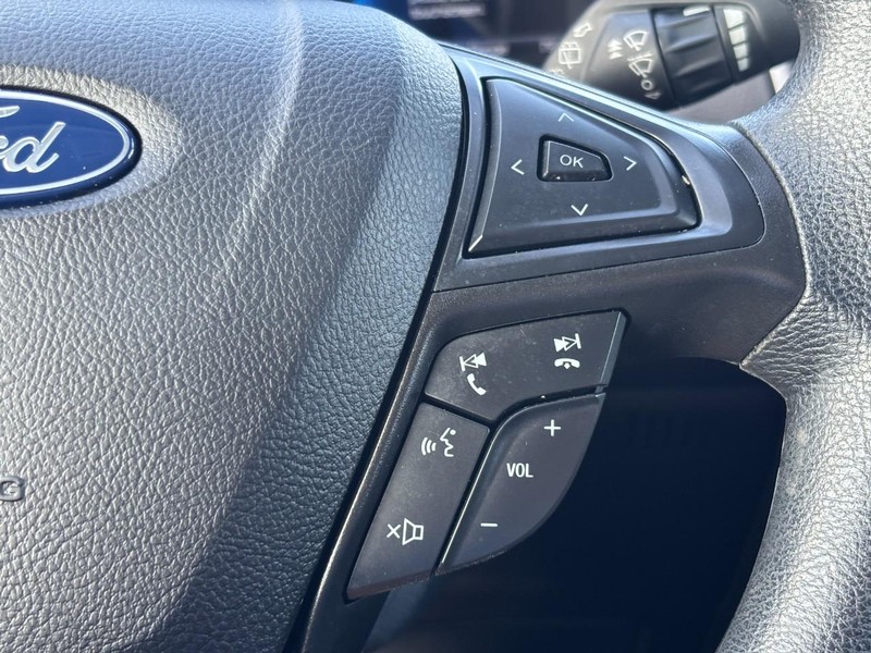Ford Edge Vehicle Full-screen Gallery Image 20