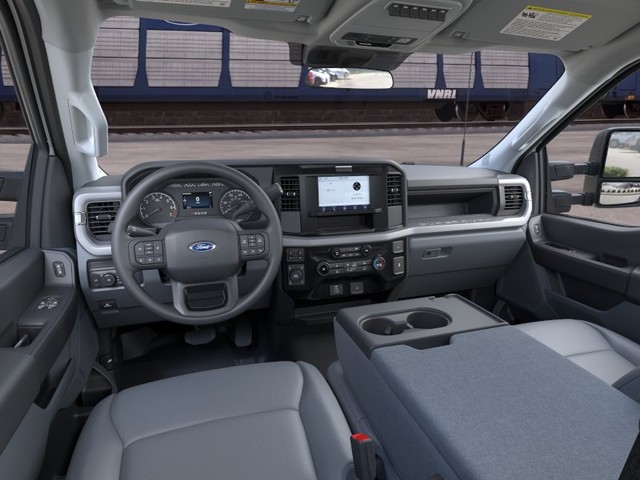 Ford Super Duty F-250 SRW Vehicle Image 11