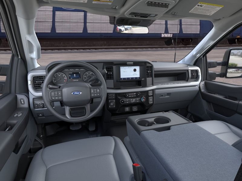 Ford Super Duty F-250 SRW Vehicle Full-screen Gallery Image 11