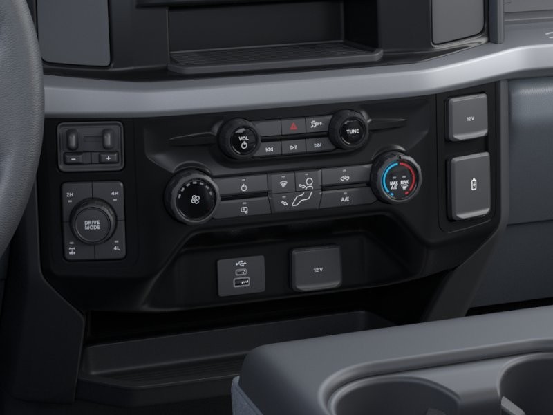 Ford Super Duty F-250 SRW Vehicle Full-screen Gallery Image 17