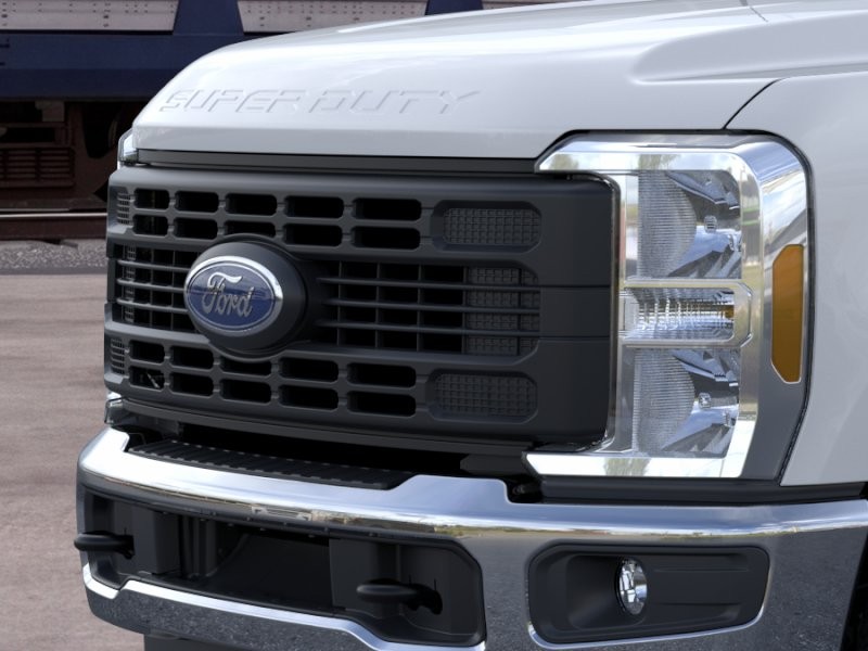 Ford Super Duty F-250 SRW Vehicle Full-screen Gallery Image 19