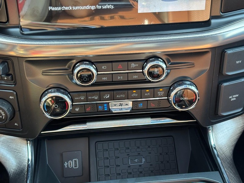 Ford F-150 Vehicle Full-screen Gallery Image 25