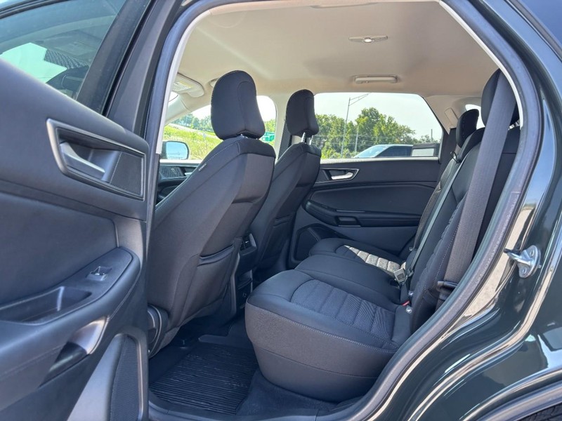 Ford Edge Vehicle Full-screen Gallery Image 13