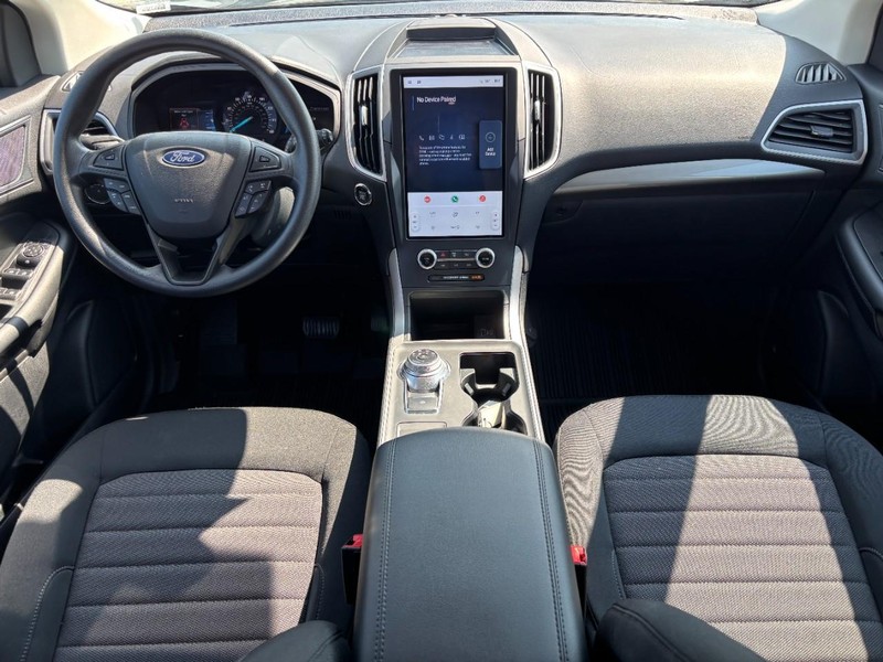 Ford Edge Vehicle Full-screen Gallery Image 15