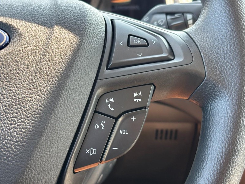 Ford Edge Vehicle Full-screen Gallery Image 20