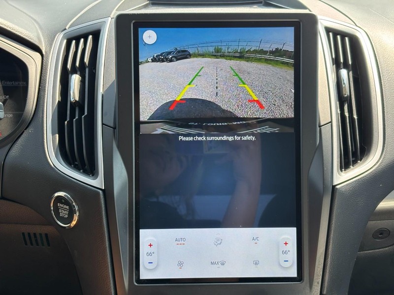 Ford Edge Vehicle Full-screen Gallery Image 23
