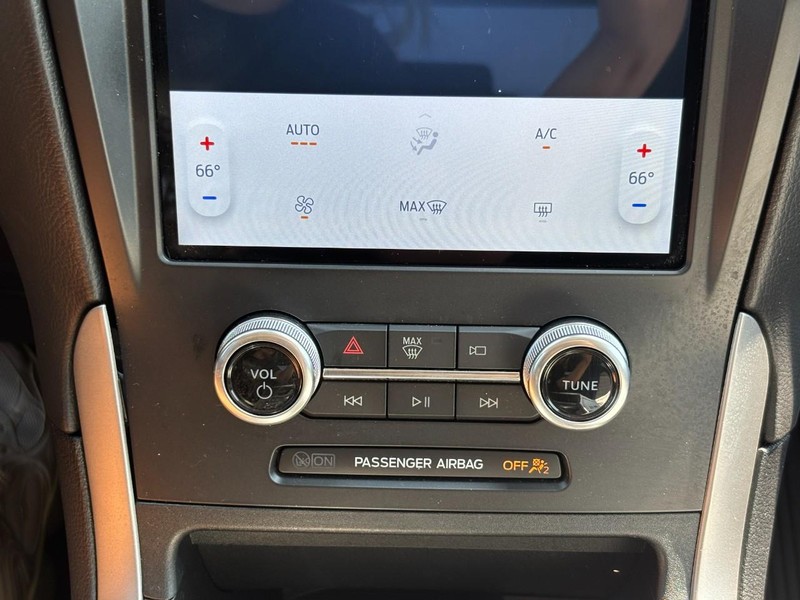 Ford Edge Vehicle Full-screen Gallery Image 24