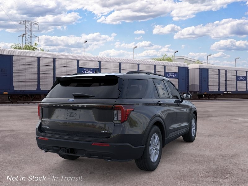 Ford Explorer Vehicle Image 10