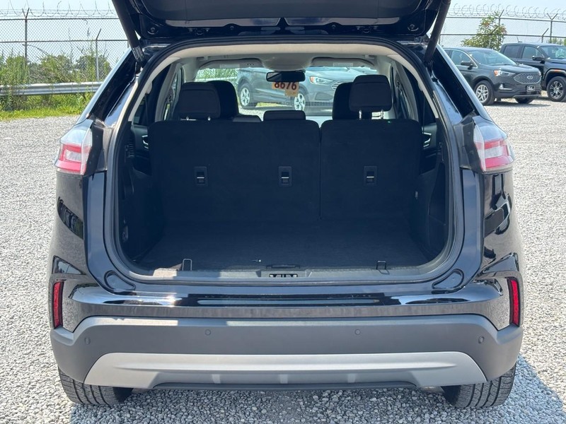 Ford Edge Vehicle Image 11
