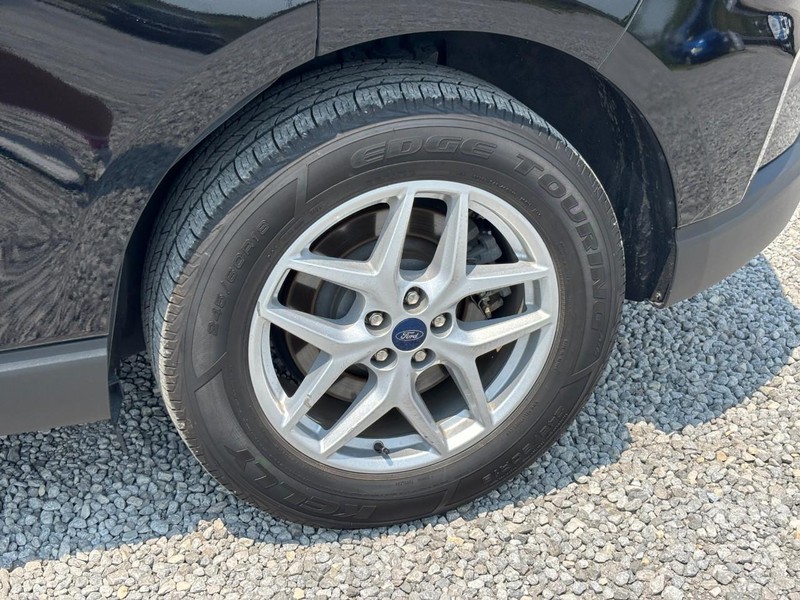 Ford Edge Vehicle Image 12