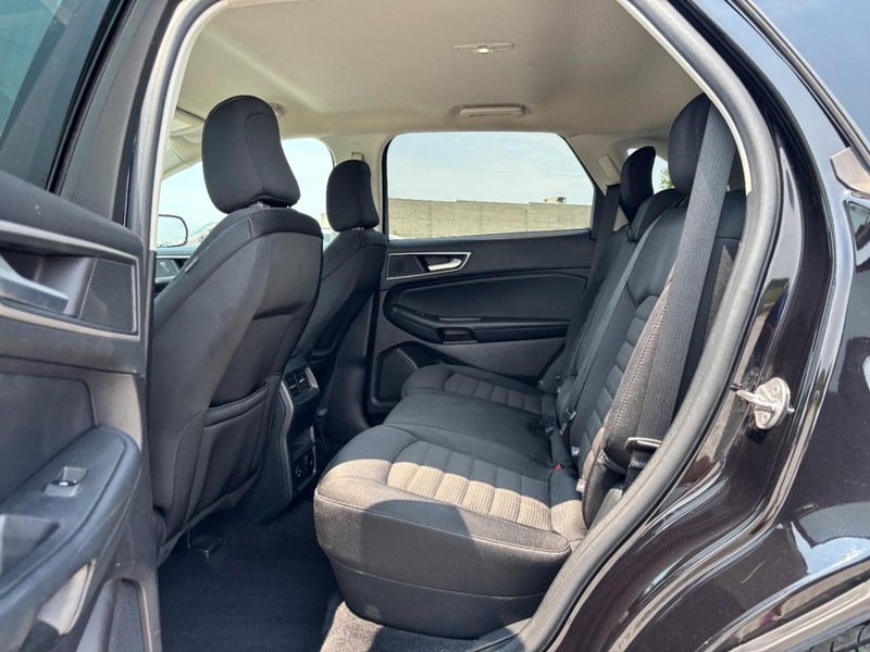 Ford Edge Vehicle Image 13