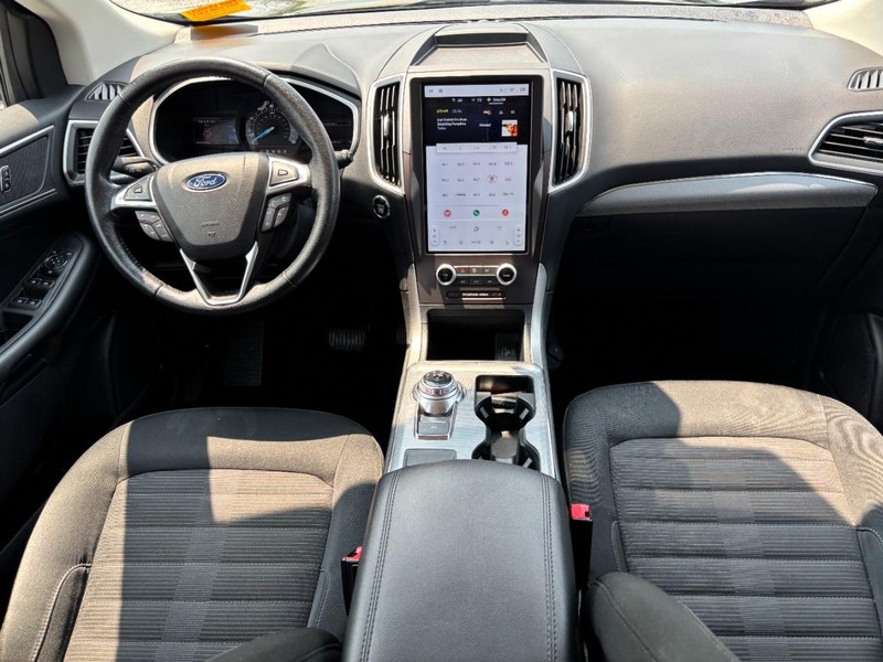 Ford Edge Vehicle Image 15