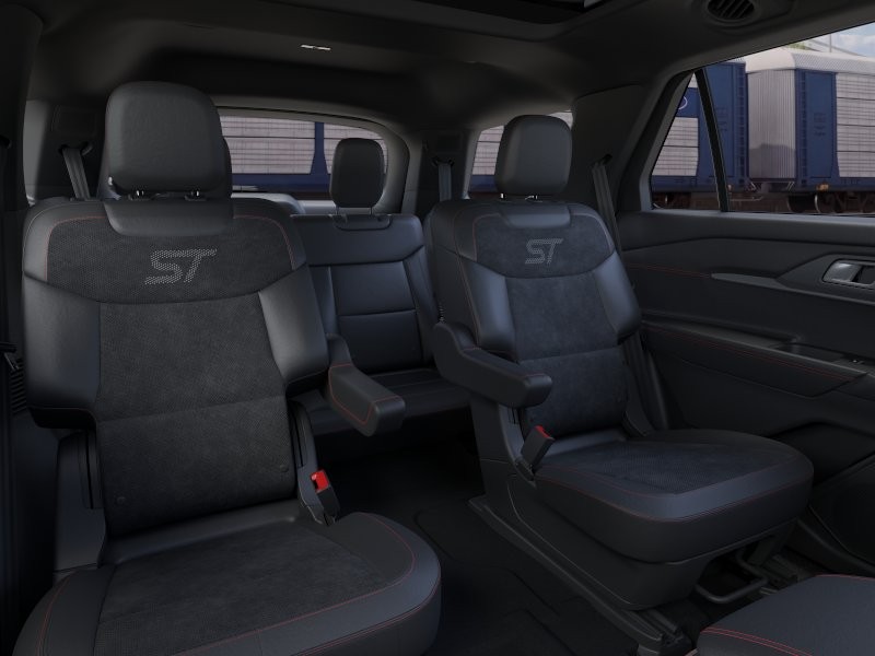 Ford Explorer Vehicle Image 13
