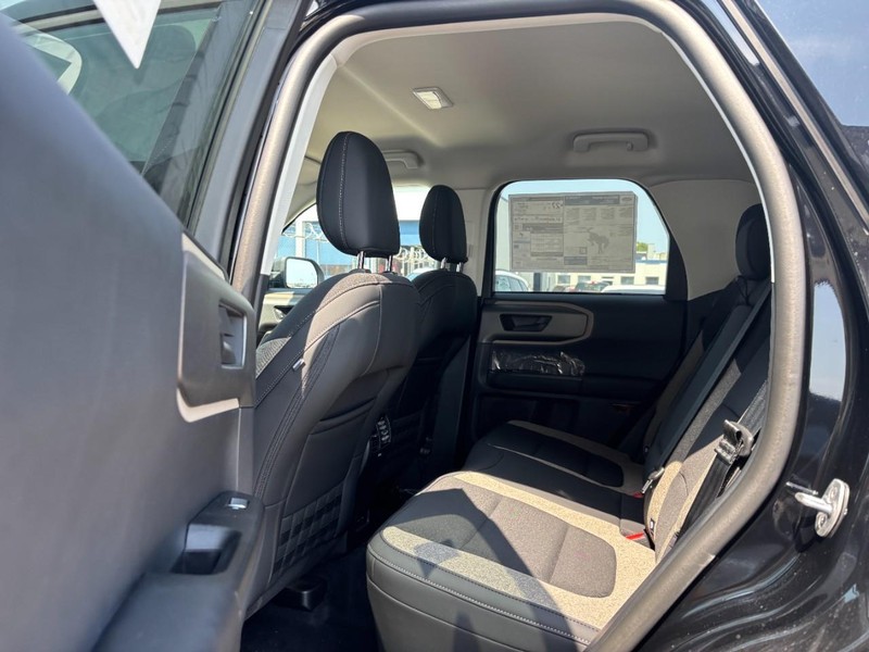 Ford Bronco Sport Vehicle Full-screen Gallery Image 13