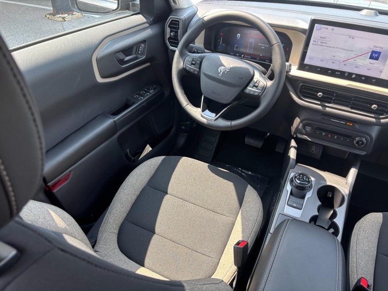 Ford Bronco Sport Vehicle Full-screen Gallery Image 14