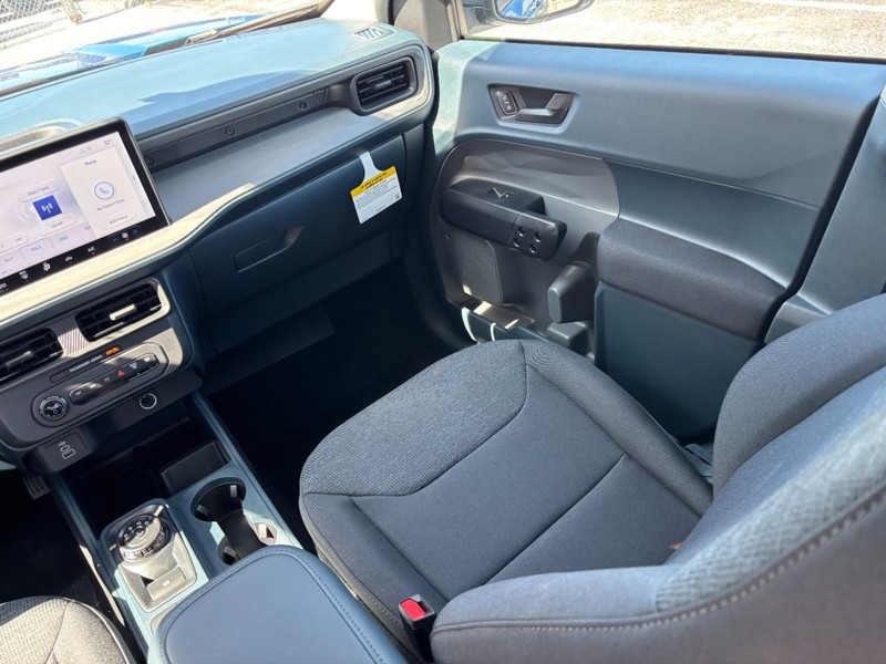 Ford Maverick Vehicle Full-screen Gallery Image 16