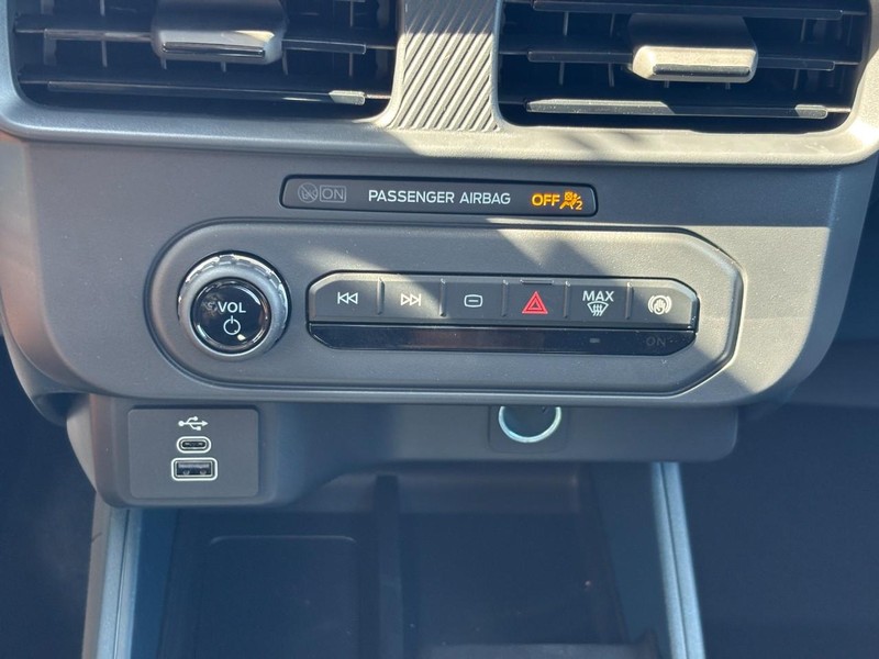 Ford Maverick Vehicle Full-screen Gallery Image 24