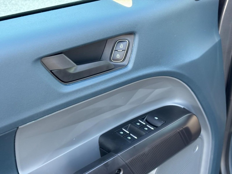Ford Maverick Vehicle Full-screen Gallery Image 18