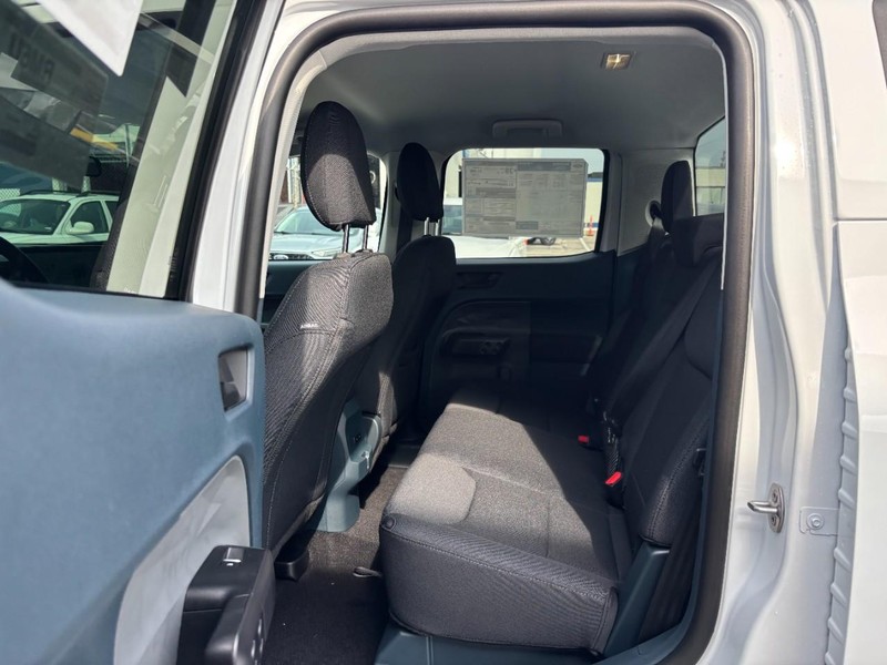 Ford Maverick Vehicle Full-screen Gallery Image 13