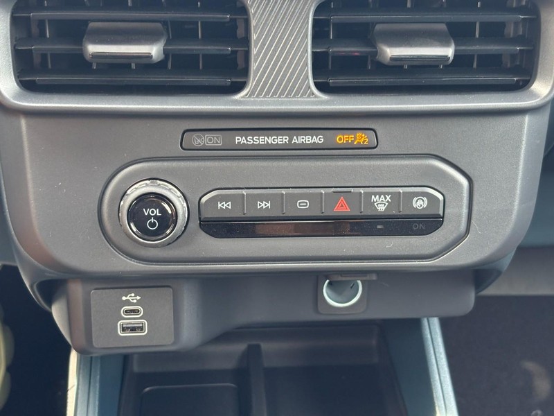 Ford Maverick Vehicle Full-screen Gallery Image 24