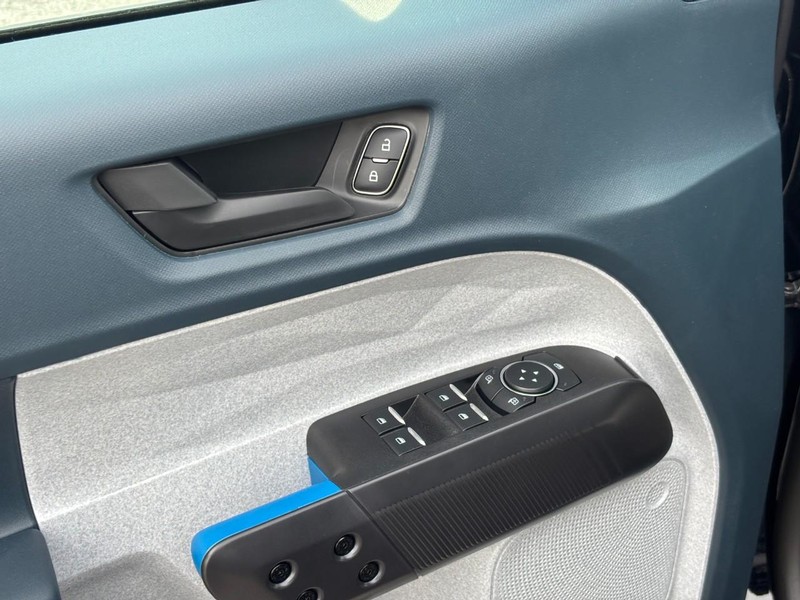 Ford Maverick Vehicle Full-screen Gallery Image 18