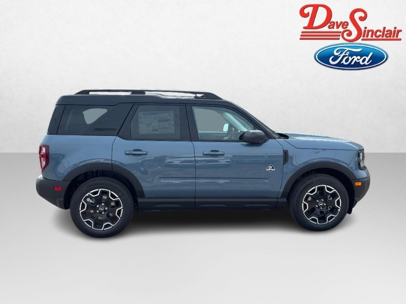 Ford Bronco Sport Vehicle Full-screen Gallery Image 05