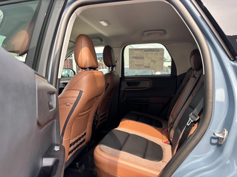 Ford Bronco Sport Vehicle Full-screen Gallery Image 13
